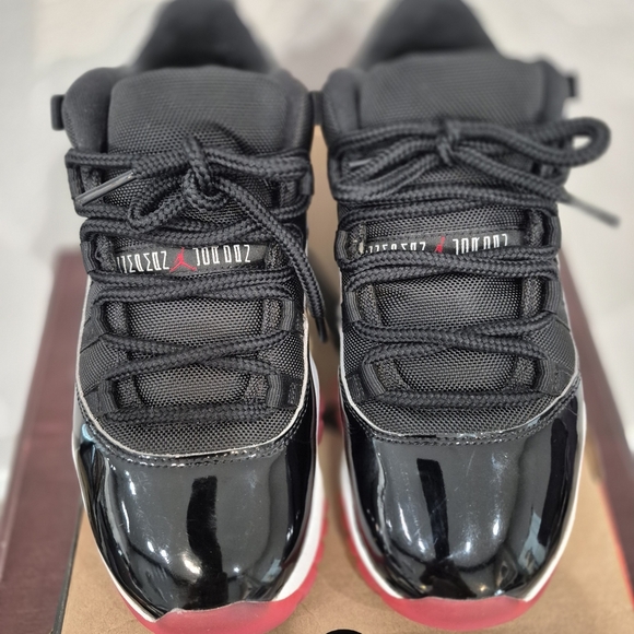 Air Jordan 11 Retro Low Bread Size 9, New Condition - Picture 5 of 7
